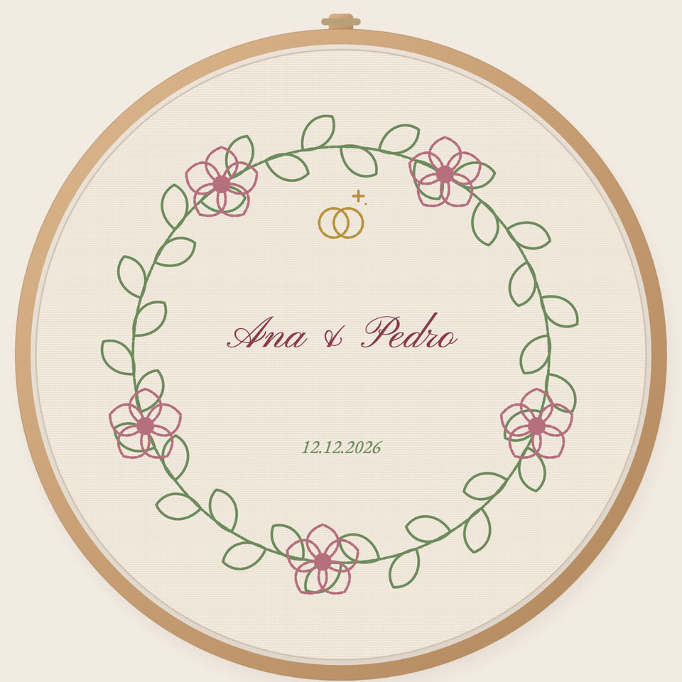 Prévia de bastidor montada no criador, com guirlanda de folhas, flores rosa, alianças e os nomes Ana e Pedro